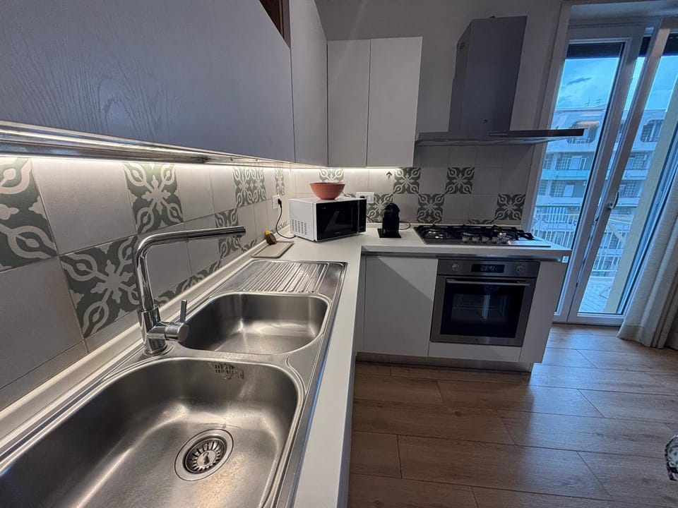 Coffee/tea facilities, Kitchen or kitchenette, Living room, Communal kitchen, dishwasher, microwave, oven, kitchen