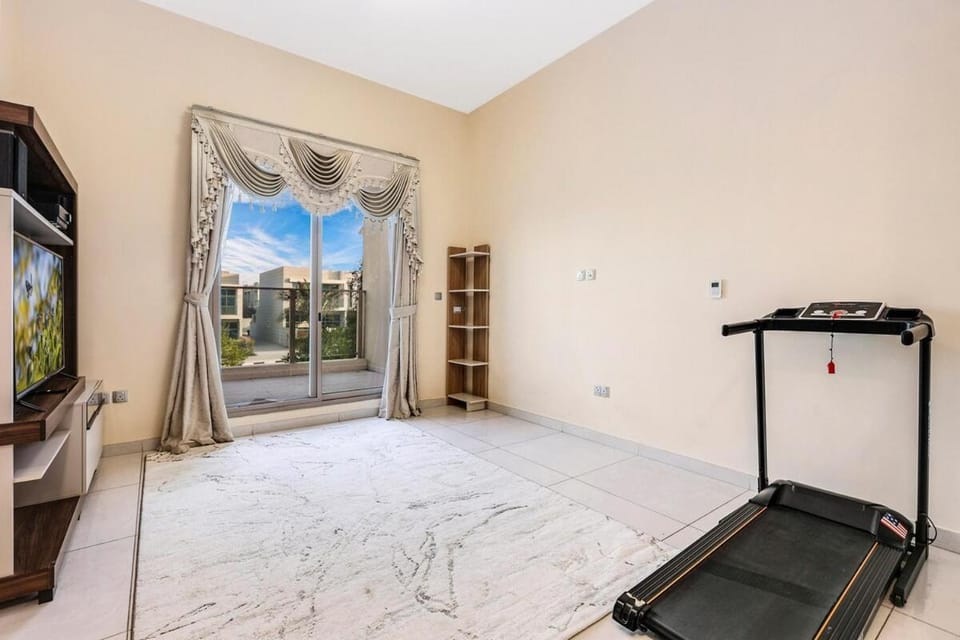 Stylish 4BR Family Villa Easy Access to Dubai Marina & Expo City Apartment in Dubai