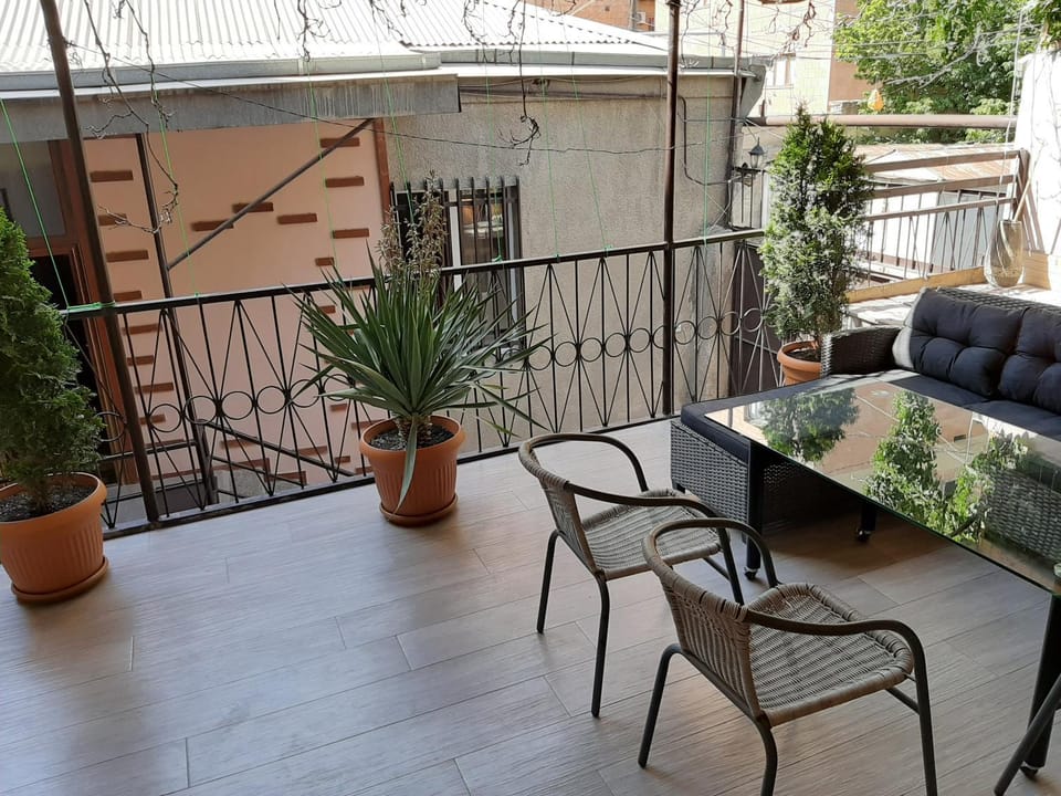 Balcony/Terrace, Communal kitchen