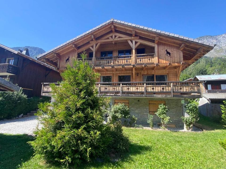 Property building, Natural landscape, Garden, Mountain view