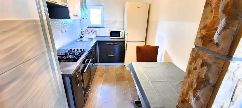Kitchen or kitchenette, Dining area, Communal kitchen