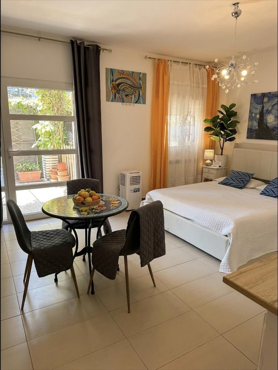 Bed, Lounge or bar, Dining area