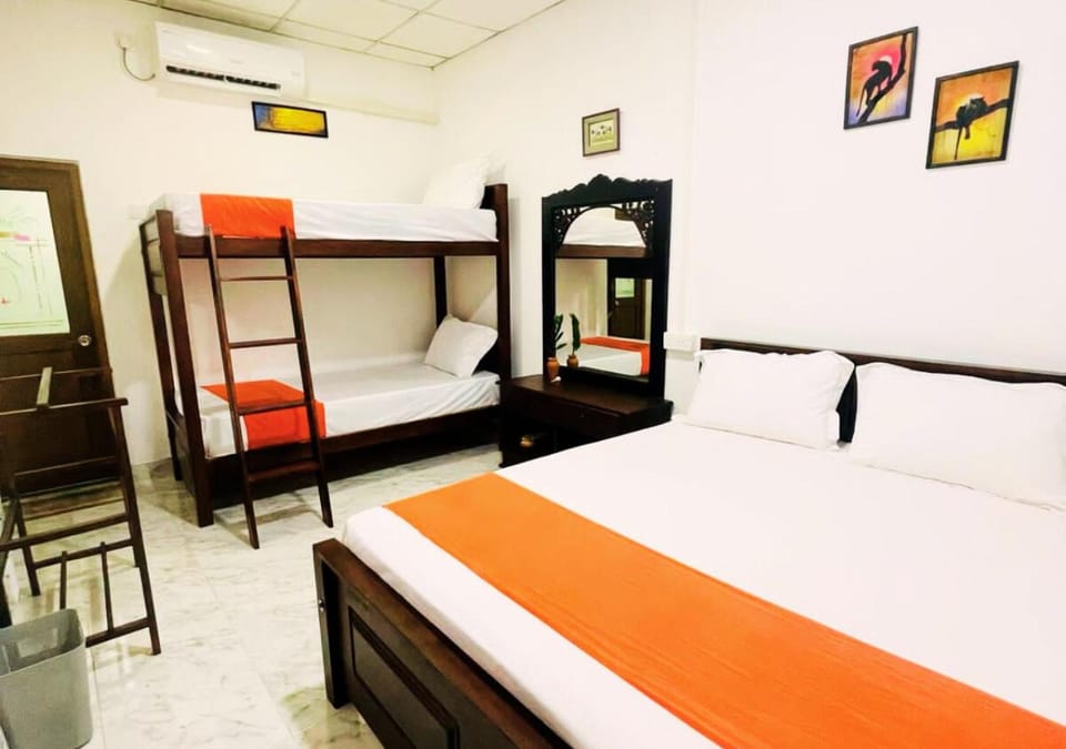 Bed, Photo of the whole room, Bedroom, bunk bed, air conditioner