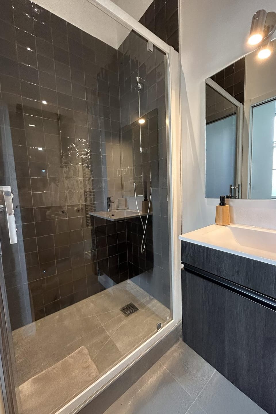 Shower, Bathroom, towels