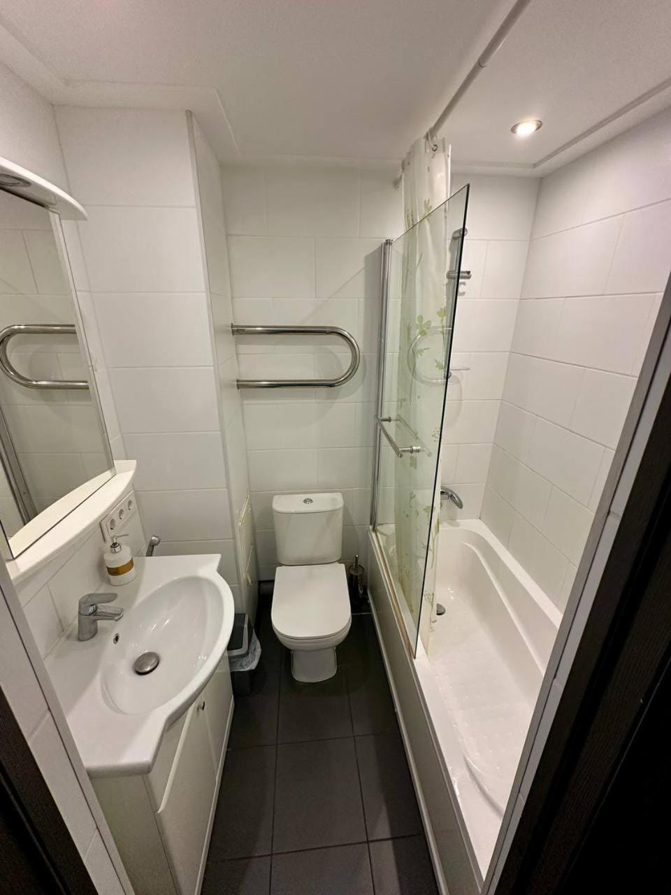 Shower, Toilet, Bathroom, Bath, towels