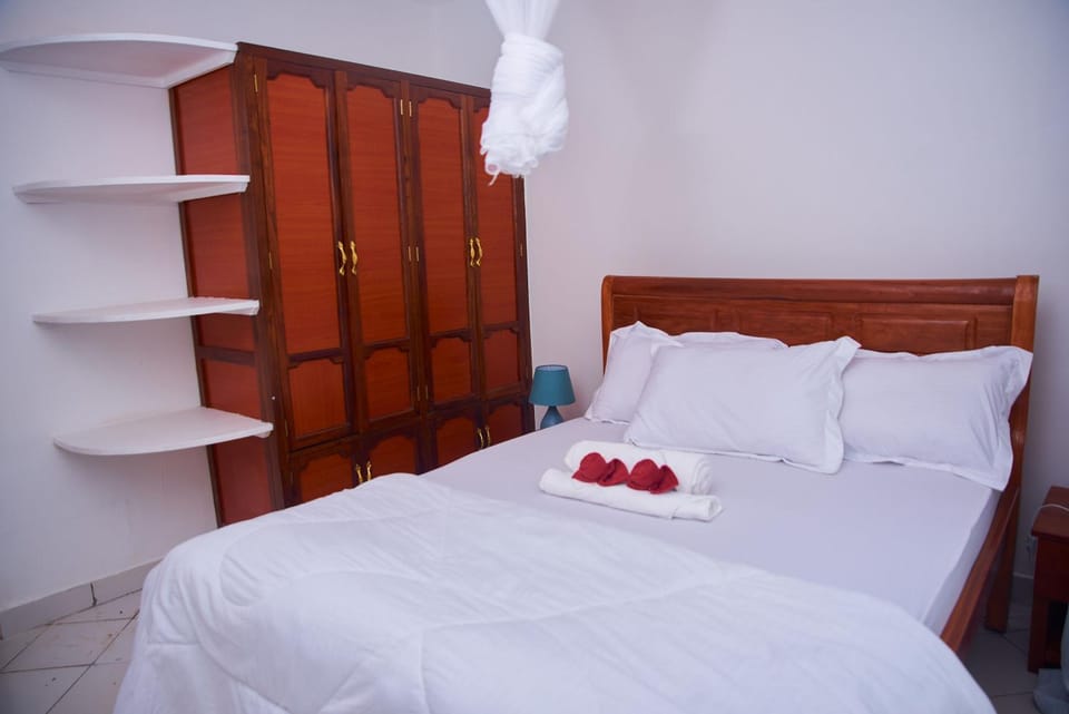 Bed, Bedroom, towels, wardrobe