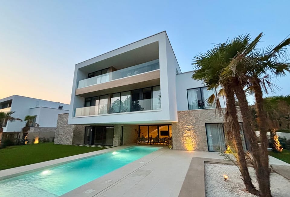 Property building, Swimming pool