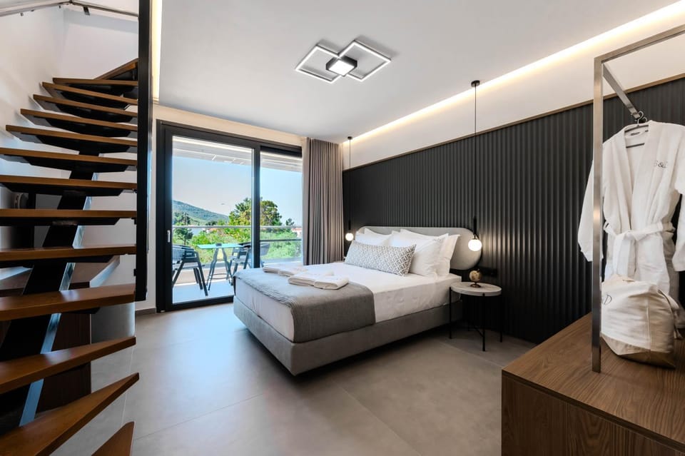 Bed, Living room, Photo of the whole room, Seating area, Bedroom, towels