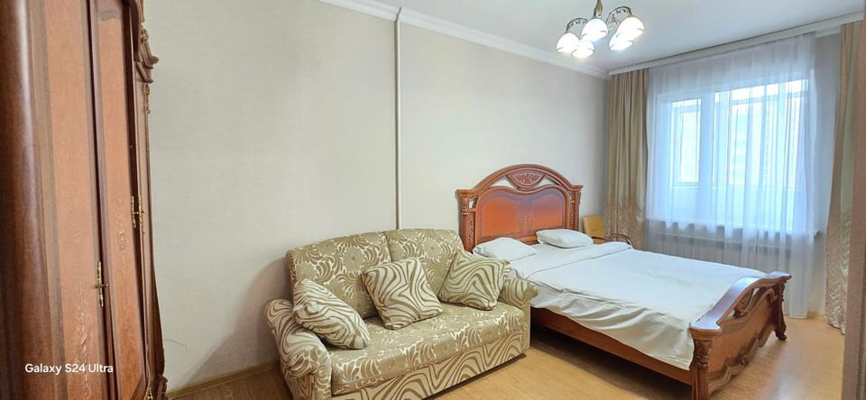 Bed, Seating area, Bedroom