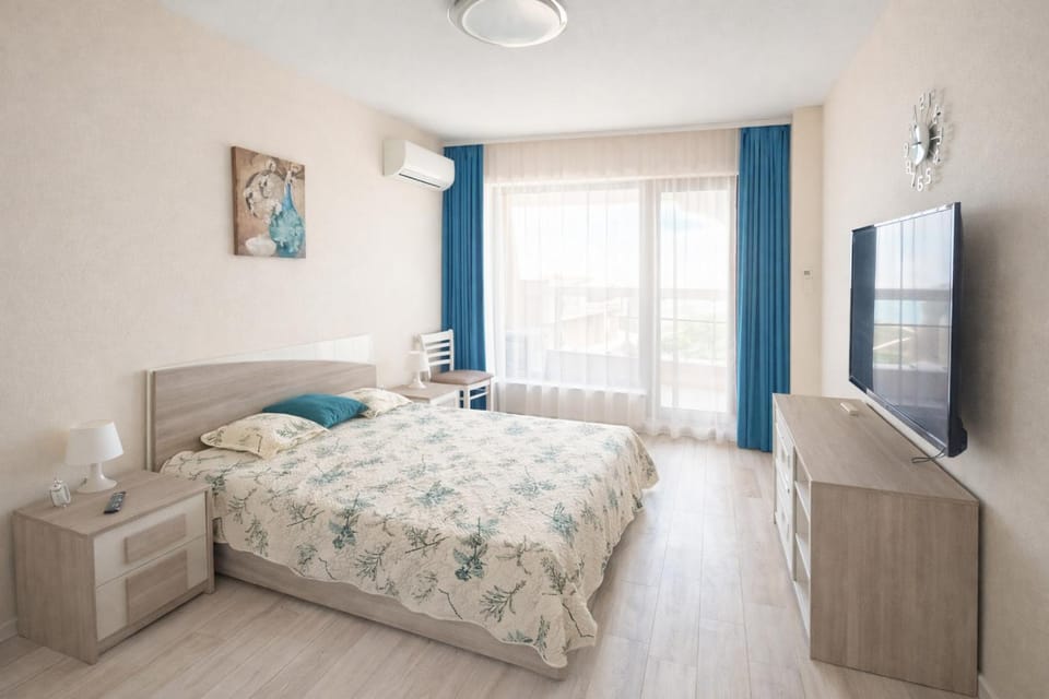 Bed, TV and multimedia, Bedroom, air conditioner