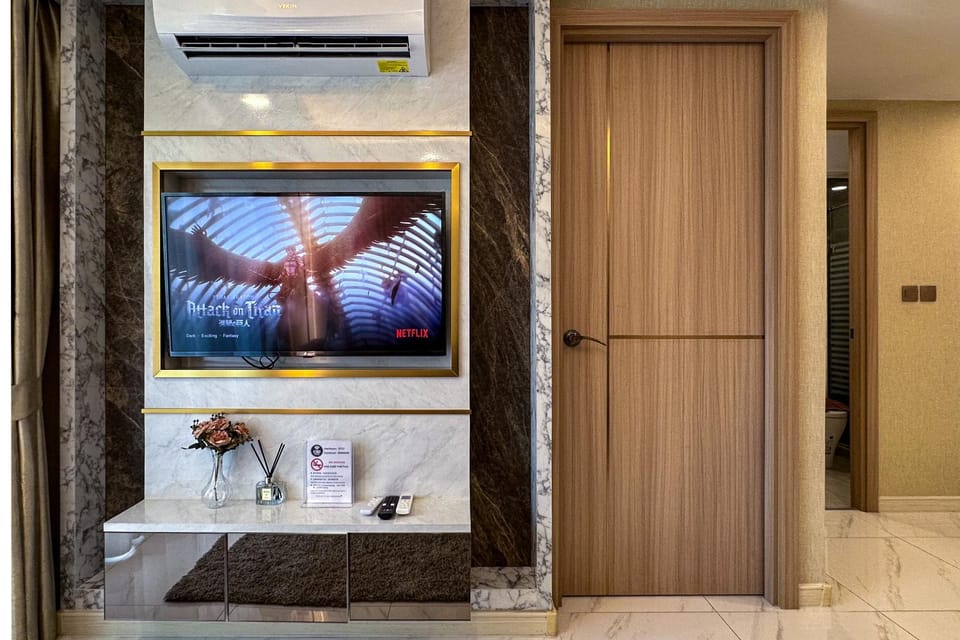 Luxury 1BR Resort-Style Suite at Dusit Grand Park 2-5 Mins to Beach Apartment in Pattaya City