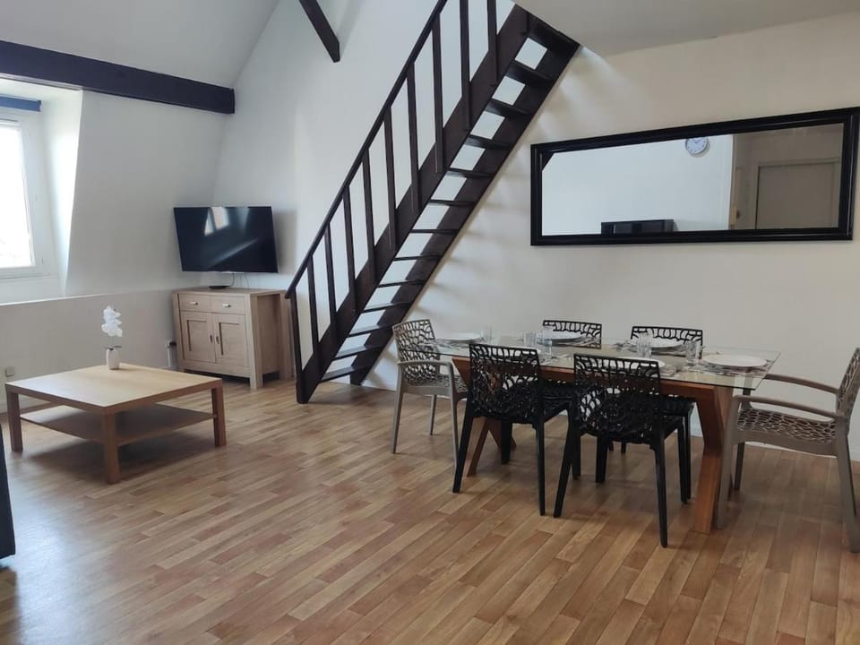 Living room, Dining area
