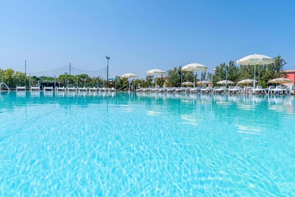 Day, Natural landscape, Pool view, Swimming pool, sunbed