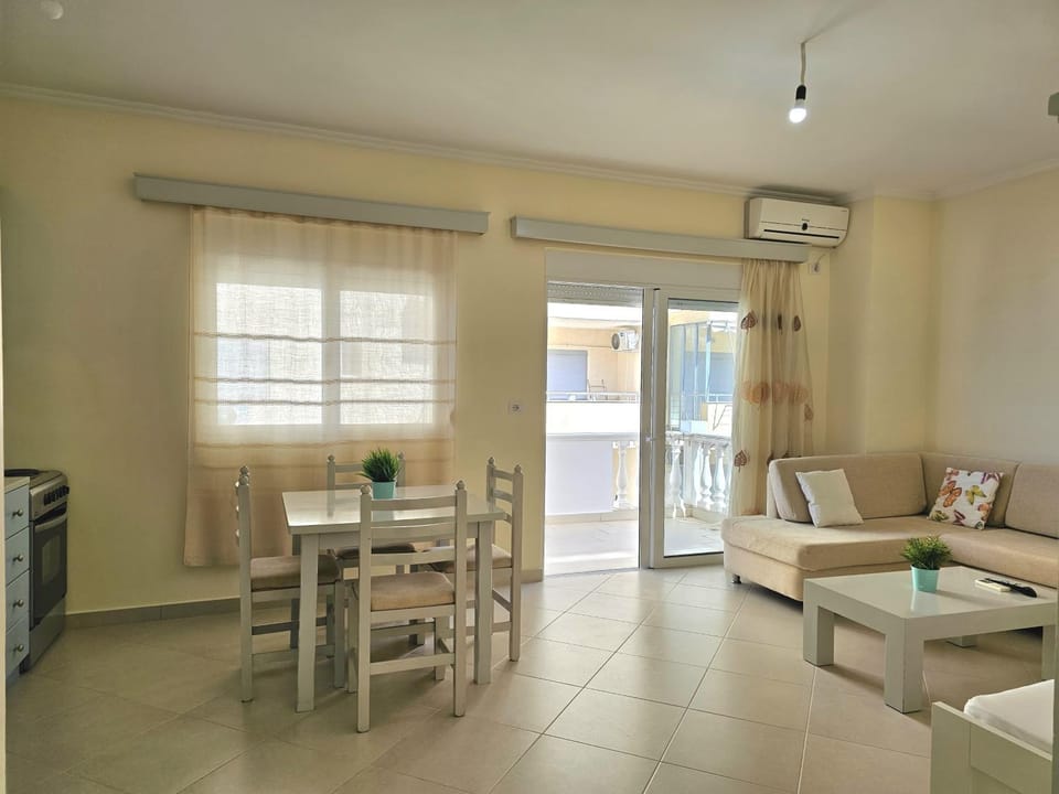 Living room, Seating area, Dining area, internet, air conditioner
