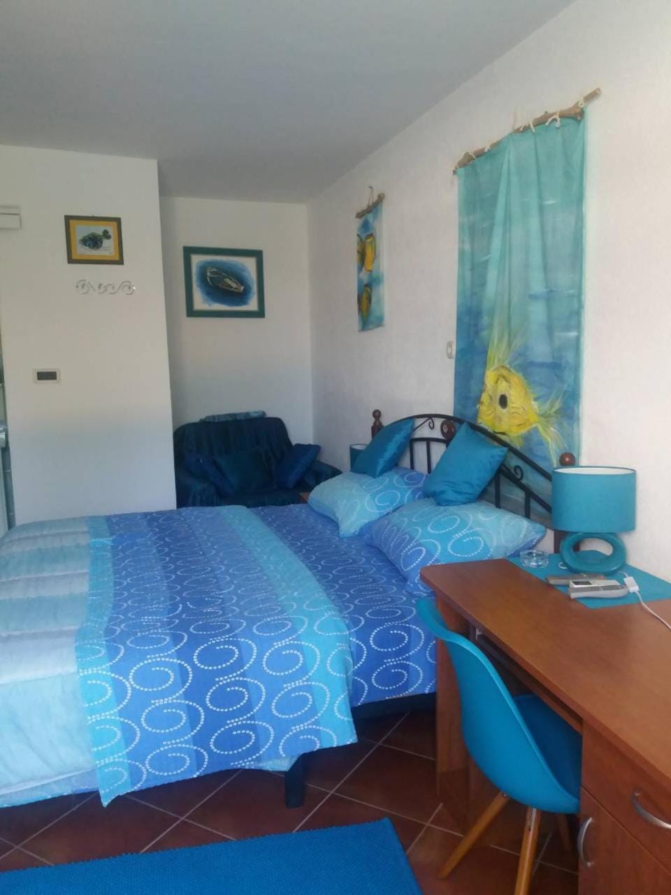 Bed, Bedroom, Area and facilities