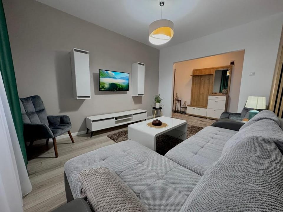 Communal lounge/ TV room, TV and multimedia, Living room, Seating area, Evening entertainment