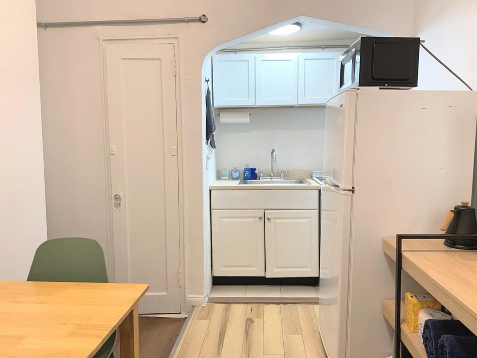 Chelsea Studio-Shared Bathroom with Kitchen Twin Bunk Bed Apartment in Midtown