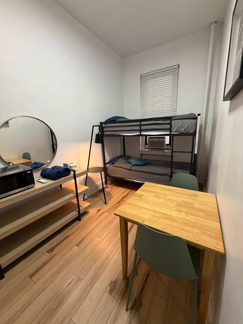 Chelsea Studio-Shared Bathroom with Kitchen Twin Bunk Bed Apartment in Midtown