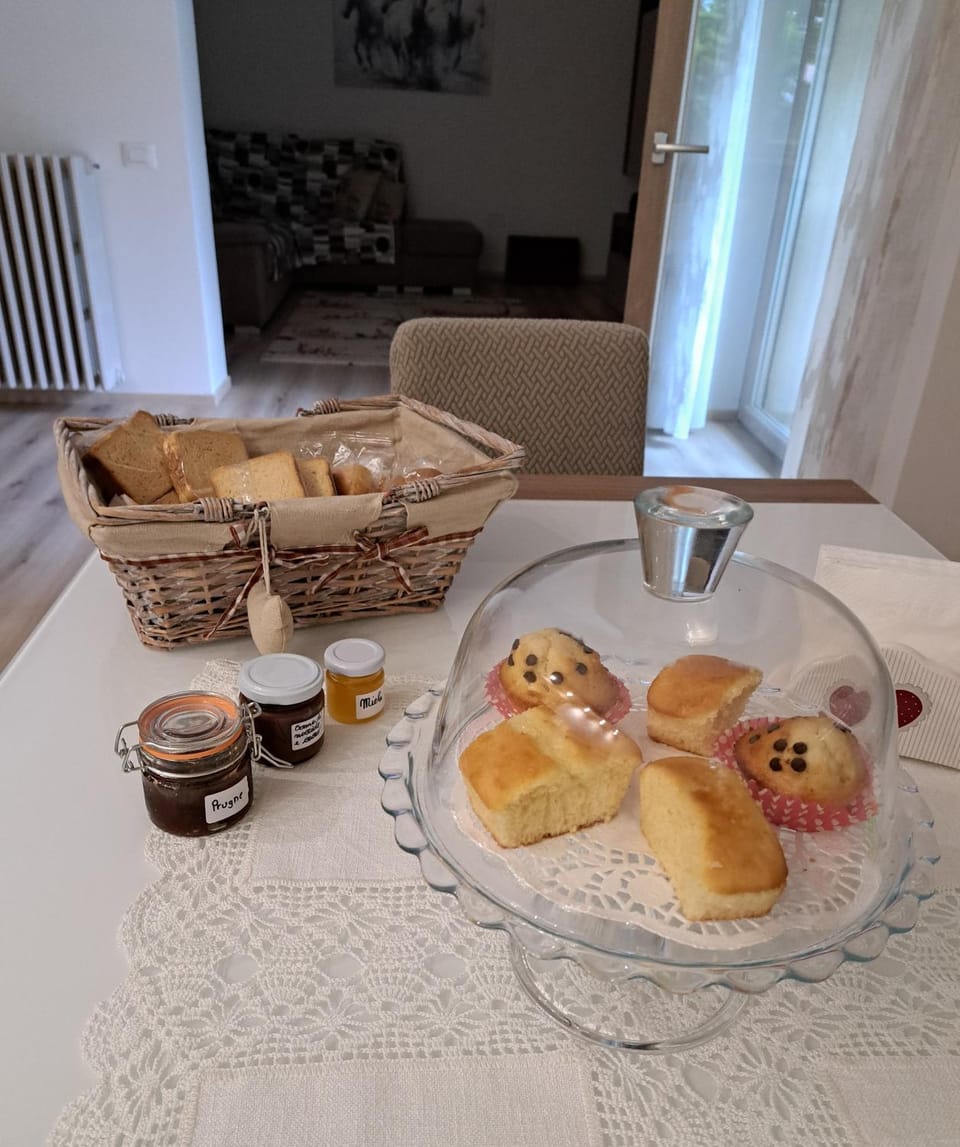 Food and drinks, Food, Breakfast, Drinks