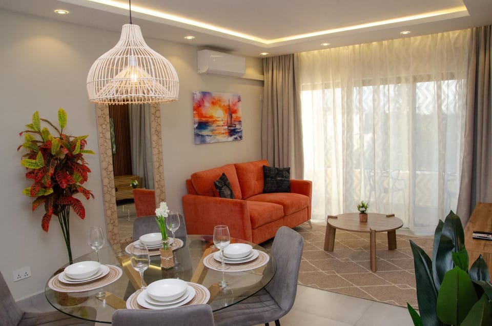 Living room, Seating area, Dining area