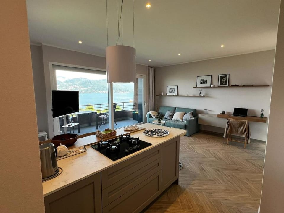 TV and multimedia, Living room, Seating area, Dining area, Evening entertainment