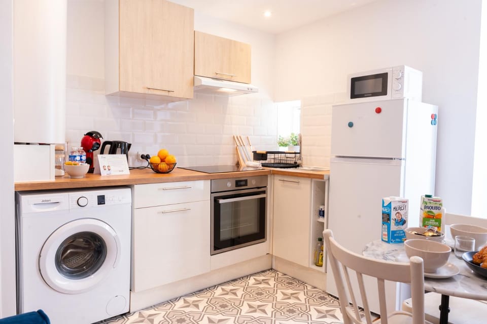 Kitchen or kitchenette, stove, kitchen