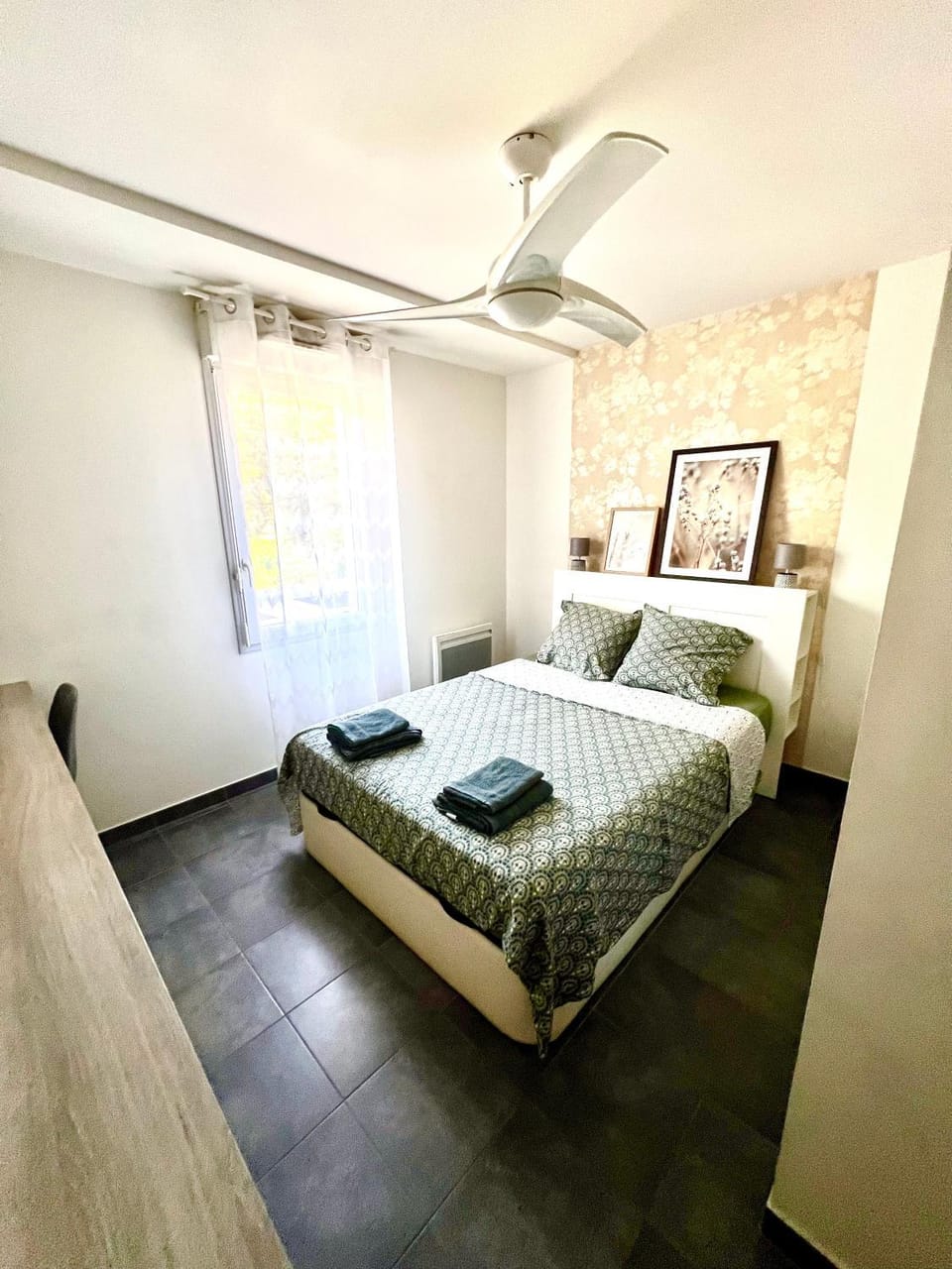 Photo of the whole room, Seating area, Bedroom, towels