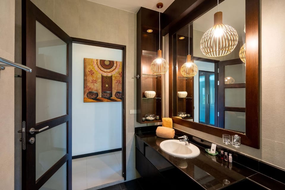 Toilet, Bathroom, towels