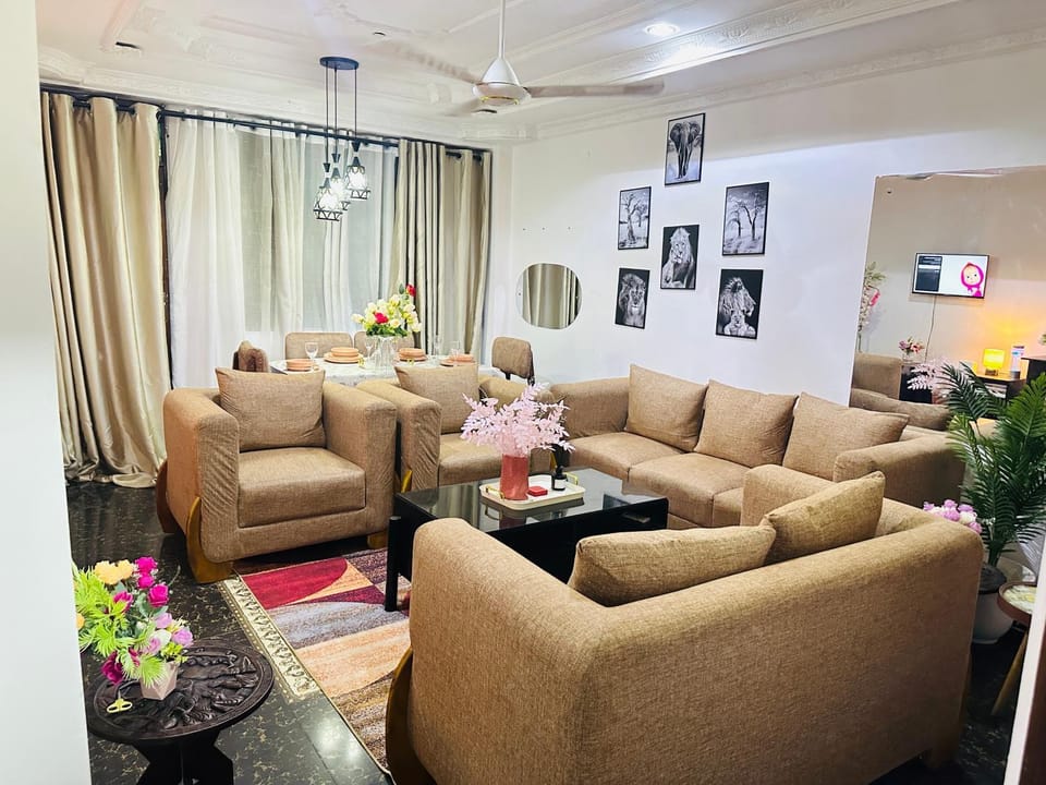 Living room, Seating area