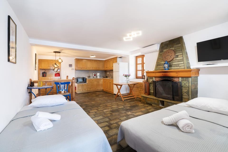 Kitchen or kitchenette, Living room