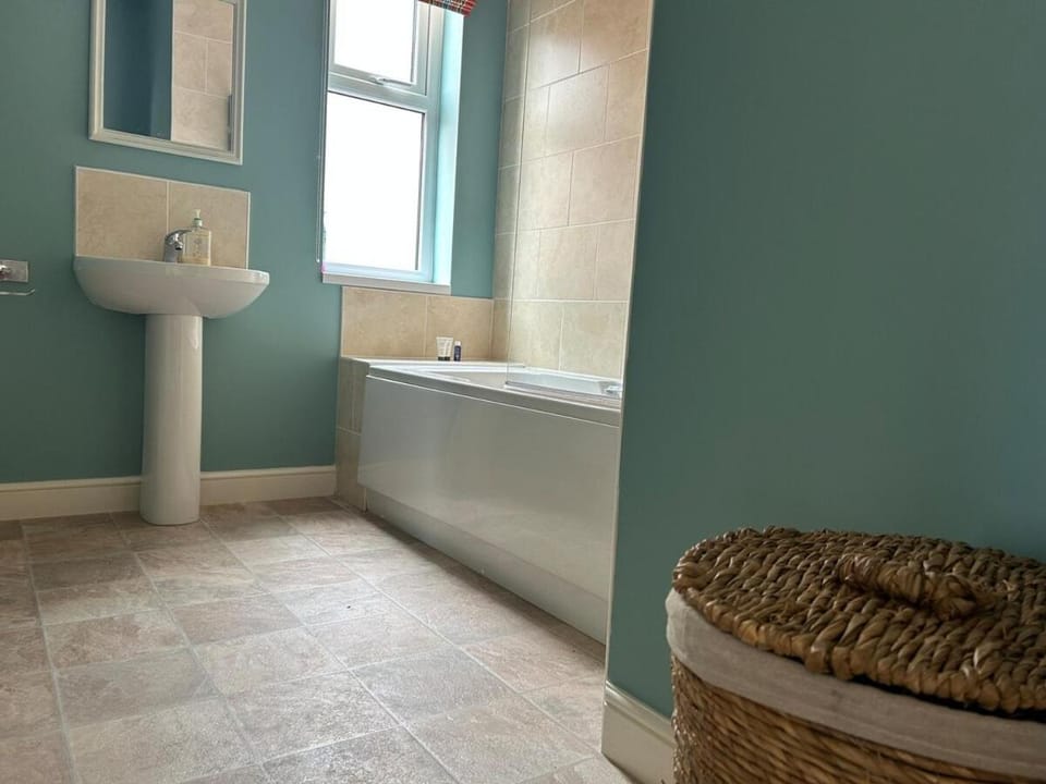 Grand View Apartment in Scarborough