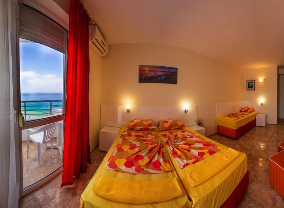 Bed, Natural landscape, Photo of the whole room, Bedroom, Sea view, towels