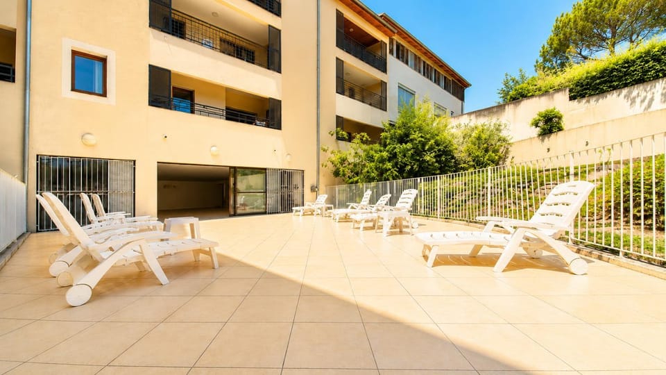 Patio, Balcony/Terrace, sunbed, sunbed