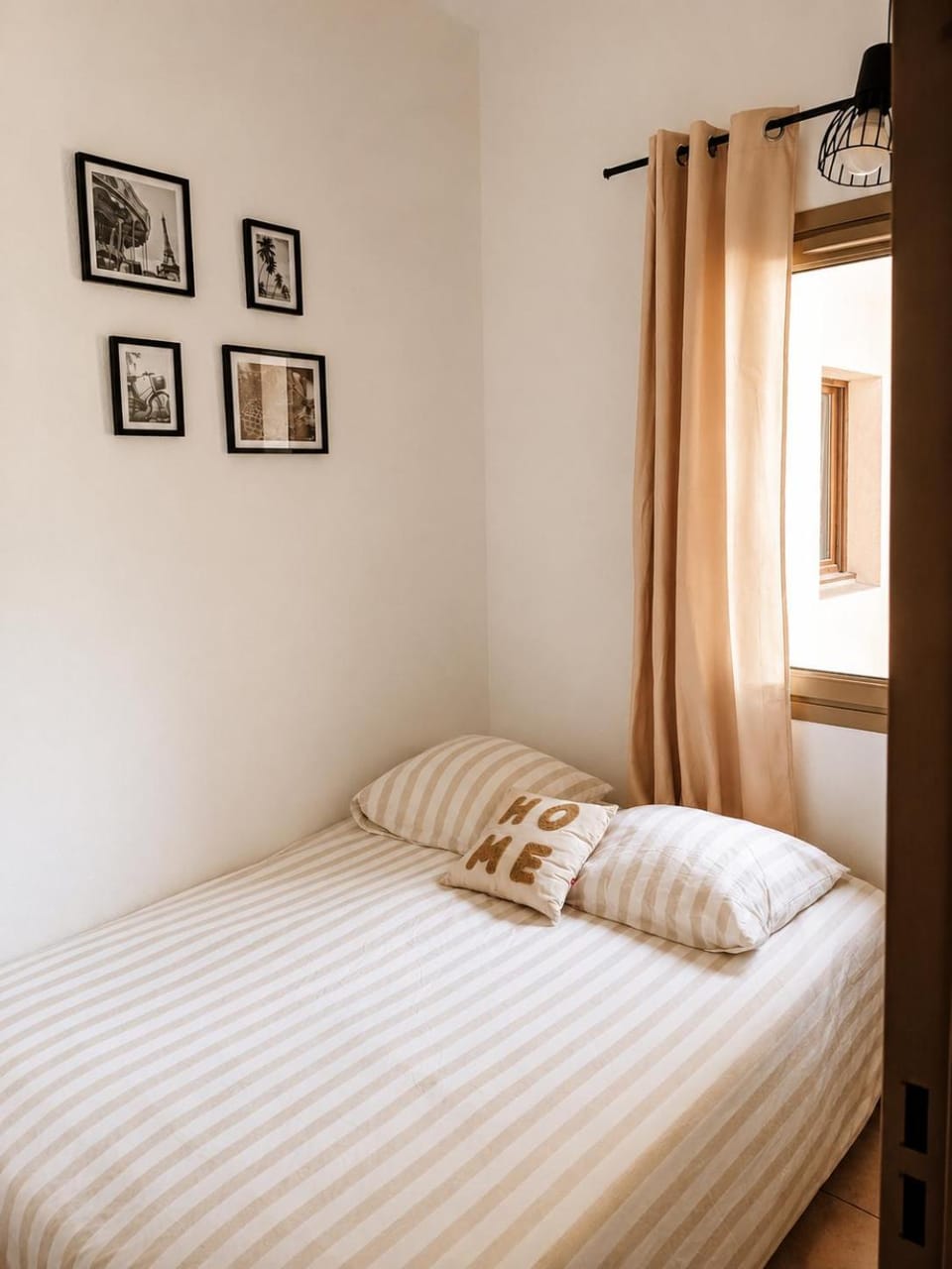 Bed, Night, Photo of the whole room, Bedroom