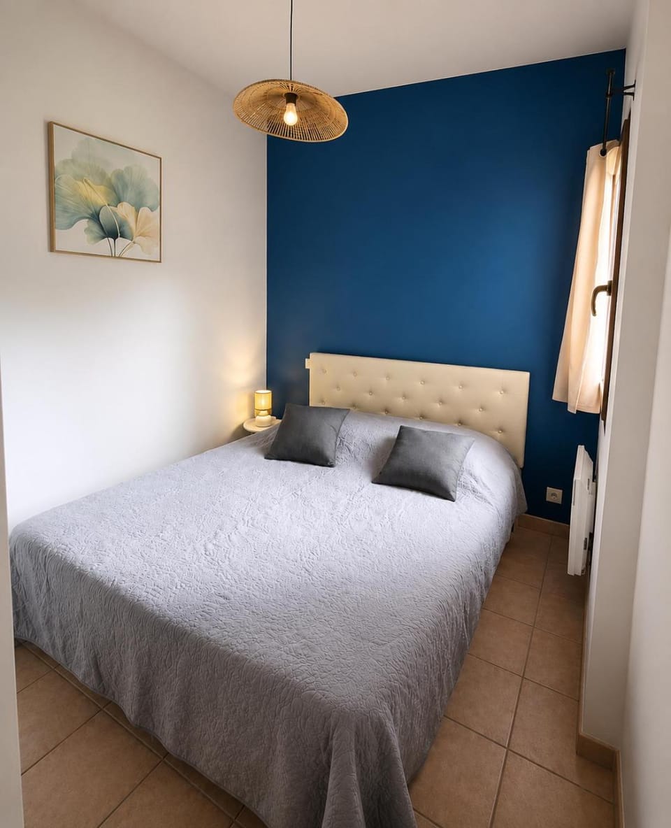 Bed, Night, Photo of the whole room, Bedroom