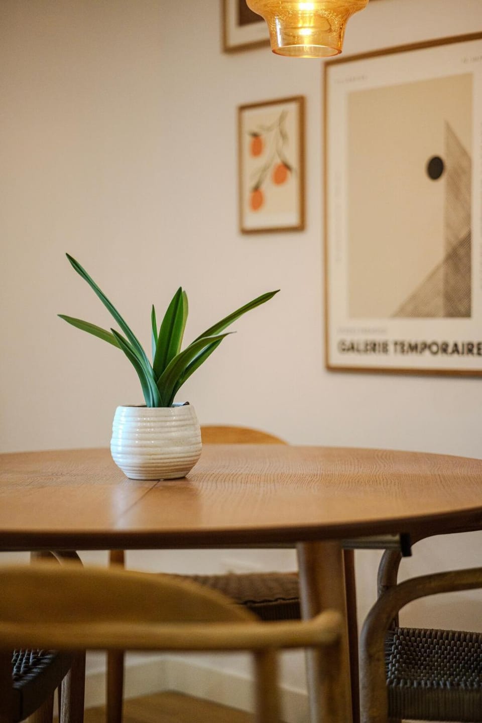 Living room, Decorative detail, Seating area, Dining area
