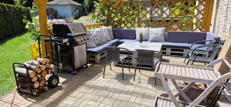BBQ facilities, Garden, Seating area