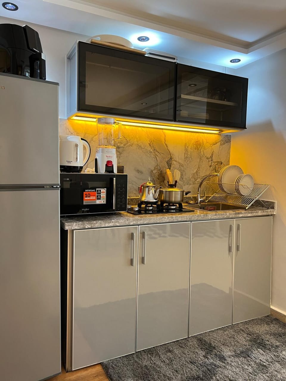 Kitchen or kitchenette, Food and drinks, Food, oven, stove, toaster