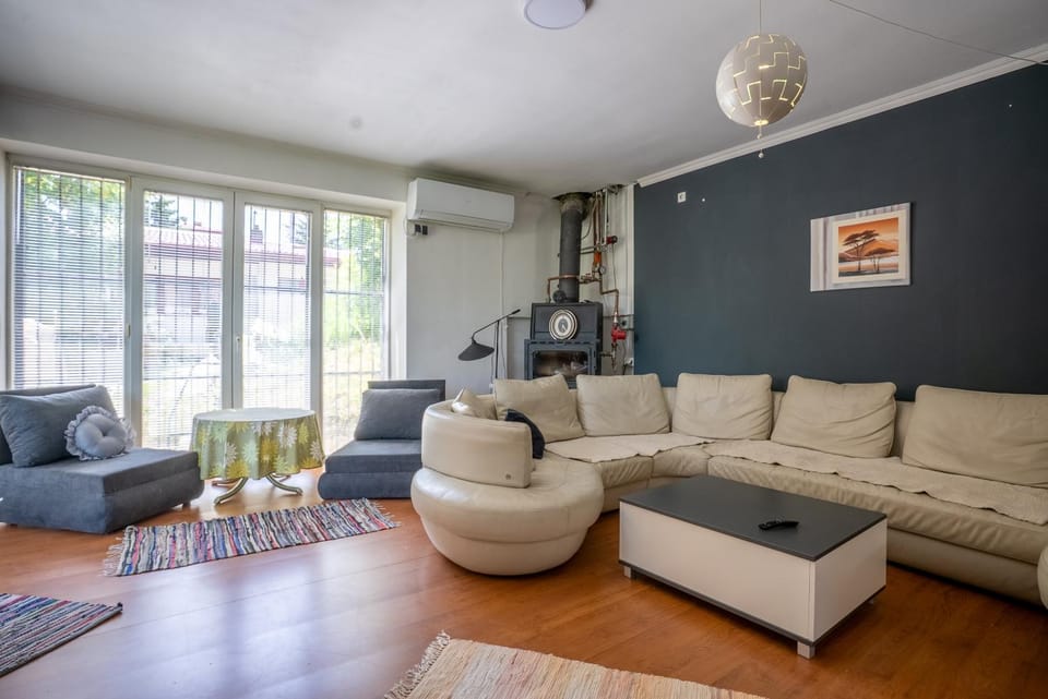 Living room, Seating area, air conditioner