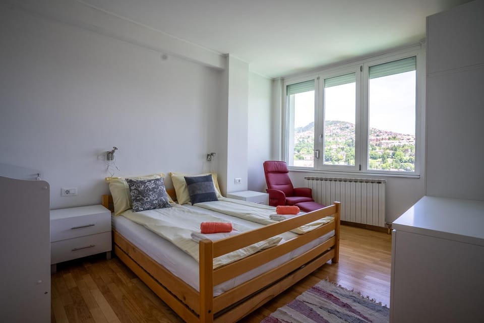 Bed, Photo of the whole room, Bedroom, towels
