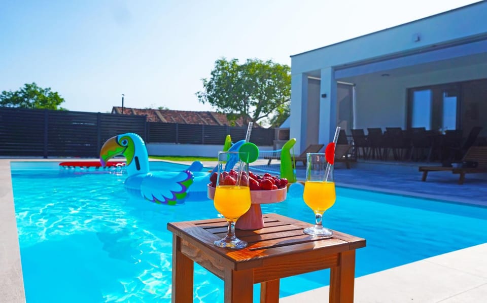Pool view, Swimming pool
