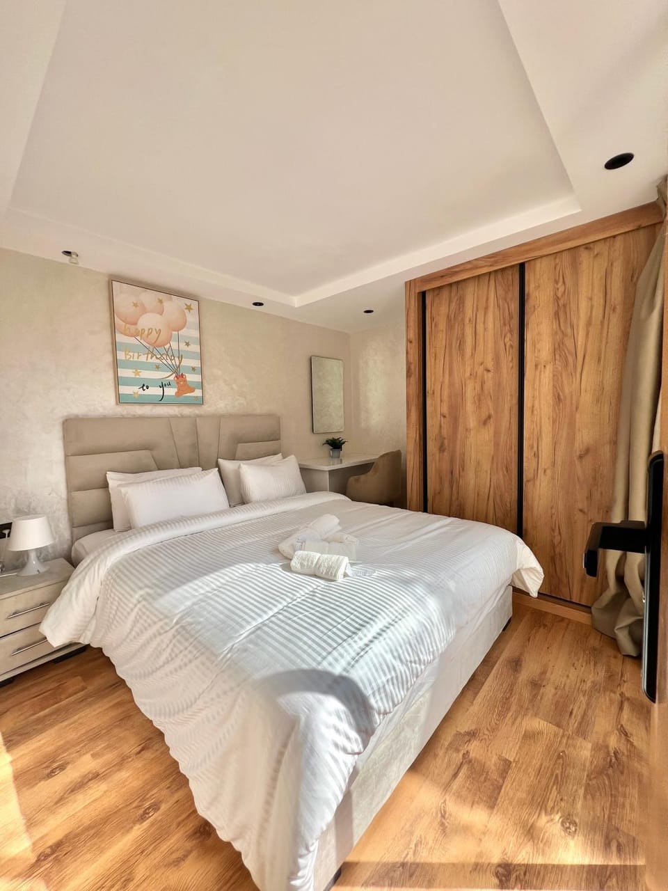 Bed, Photo of the whole room, Bedroom, towels