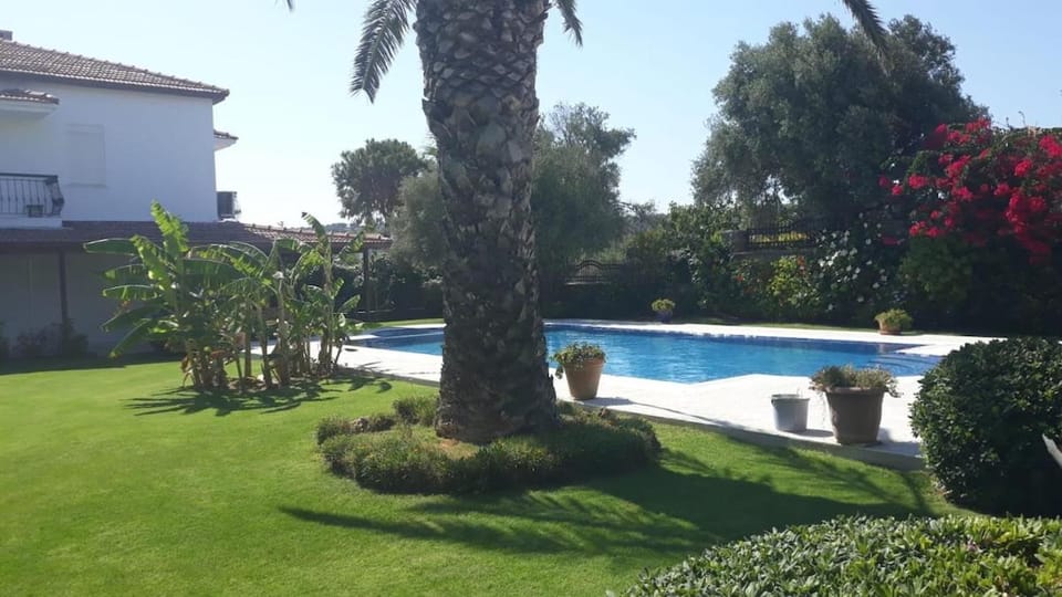 Villa Çeşme Dalyan with Pool Villa in Cesme