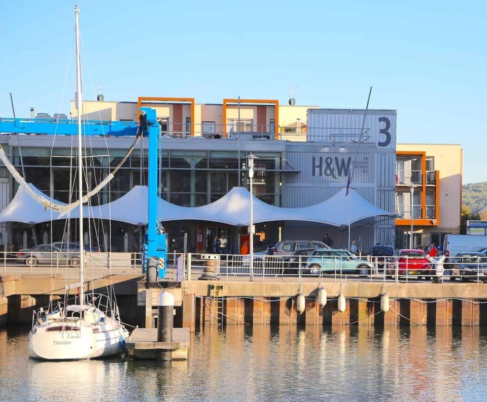 Stylish Marina Apartment with Stunning Views Apartment in Portishead