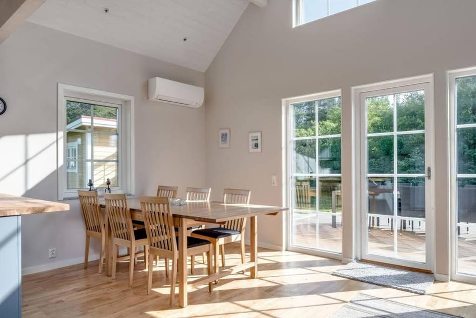 Dining area, air conditioner