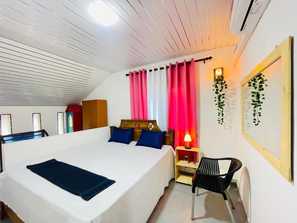 Bed, Photo of the whole room, Seating area, Bedroom