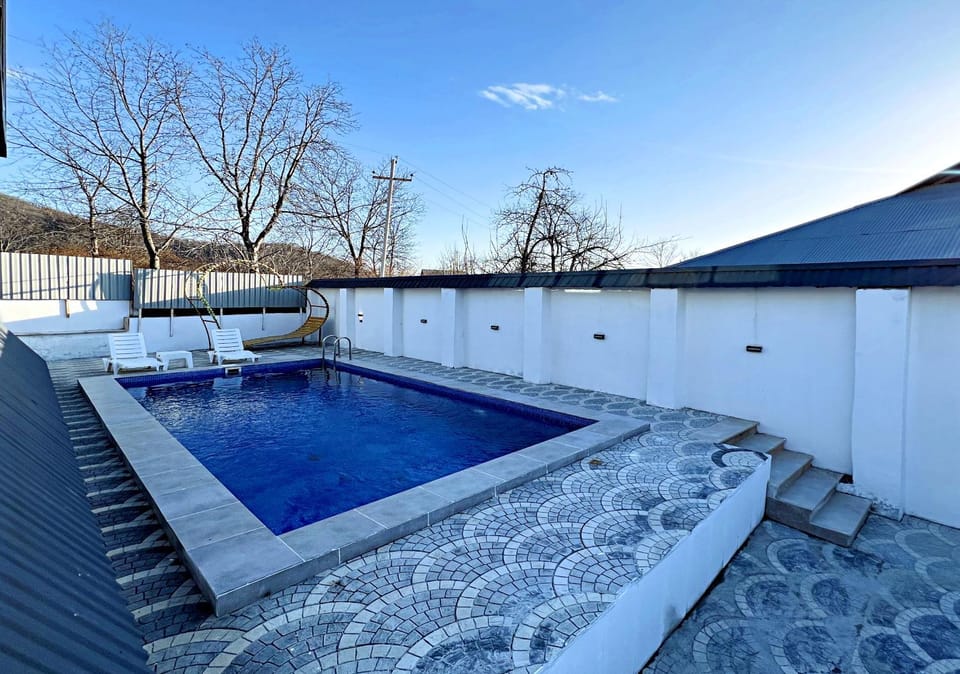 Day, Natural landscape, Pool view, Swimming pool, Swimming pool, sunbed