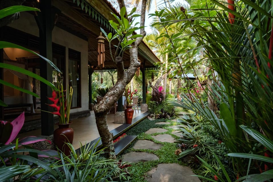 Property building, Spring, Day, Garden, Garden, Balcony/Terrace, Garden view