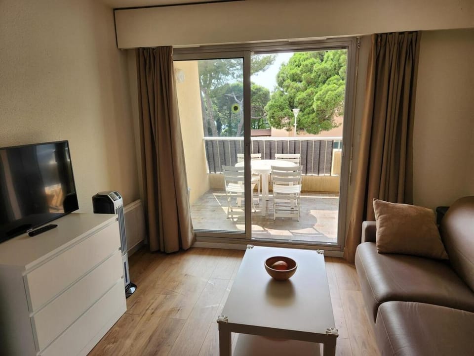Studio, Hyères le Port Apartment in Hyères