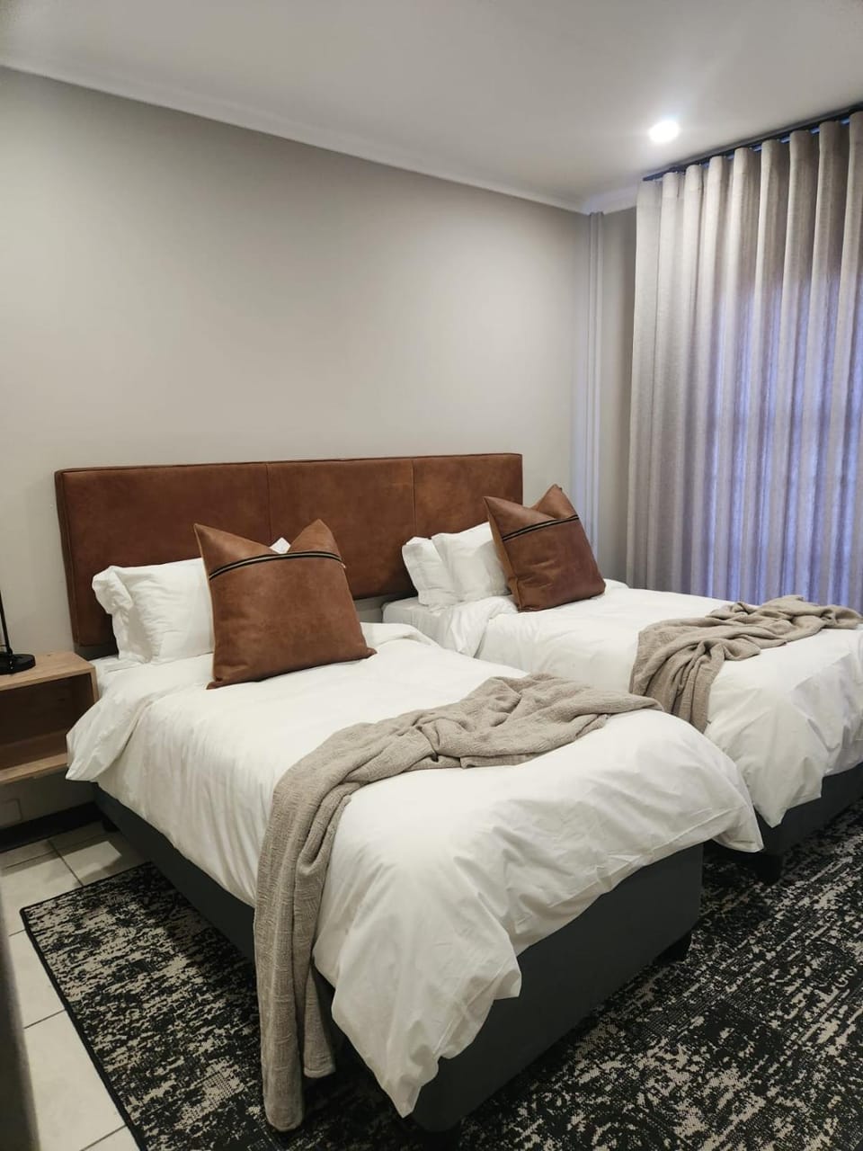 Photo of the whole room, Bedroom